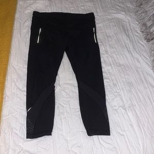 Black Lulu lemon size 12 cropped yoga pants